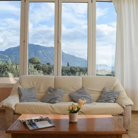 Spacious With Amazing Sea & Mountain View Каламата