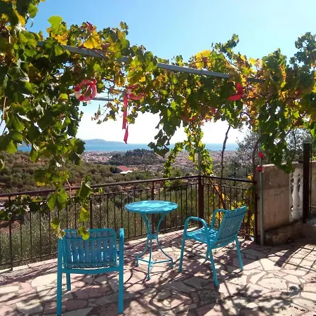 Spacious With Amazing Sea & Mountain View Vakantiehuis Kalamáta