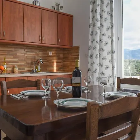 Spacious With Amazing Sea & Mountain View