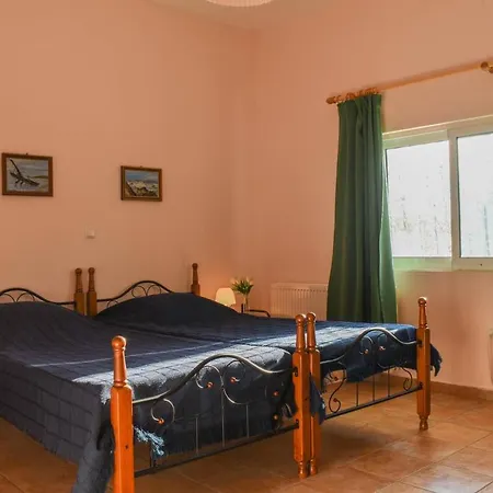 Spacious With Amazing Sea & Mountain View בית נופש